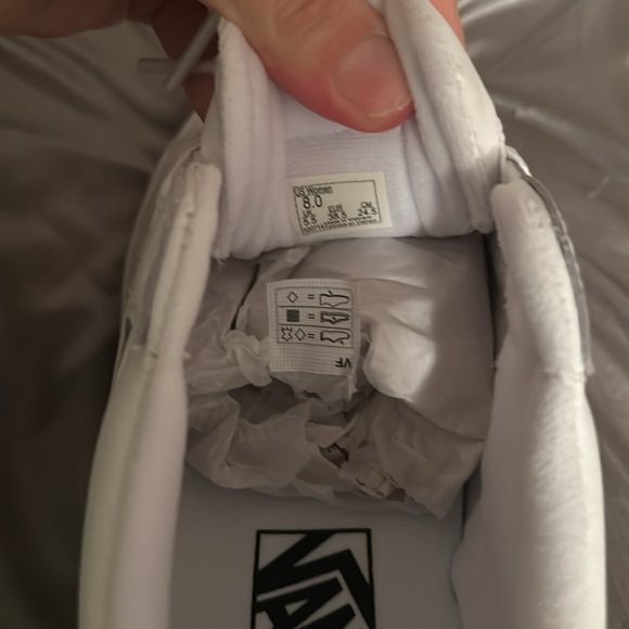 White leather seldan vans - Picture 2 of 3